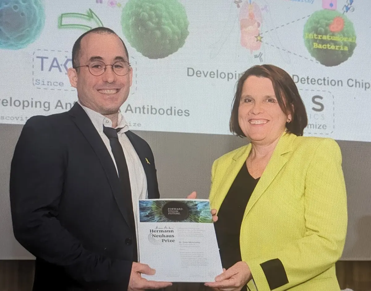 Dr. Oren Moscovitz at the Hermann Neuhaus Prize award ceremony